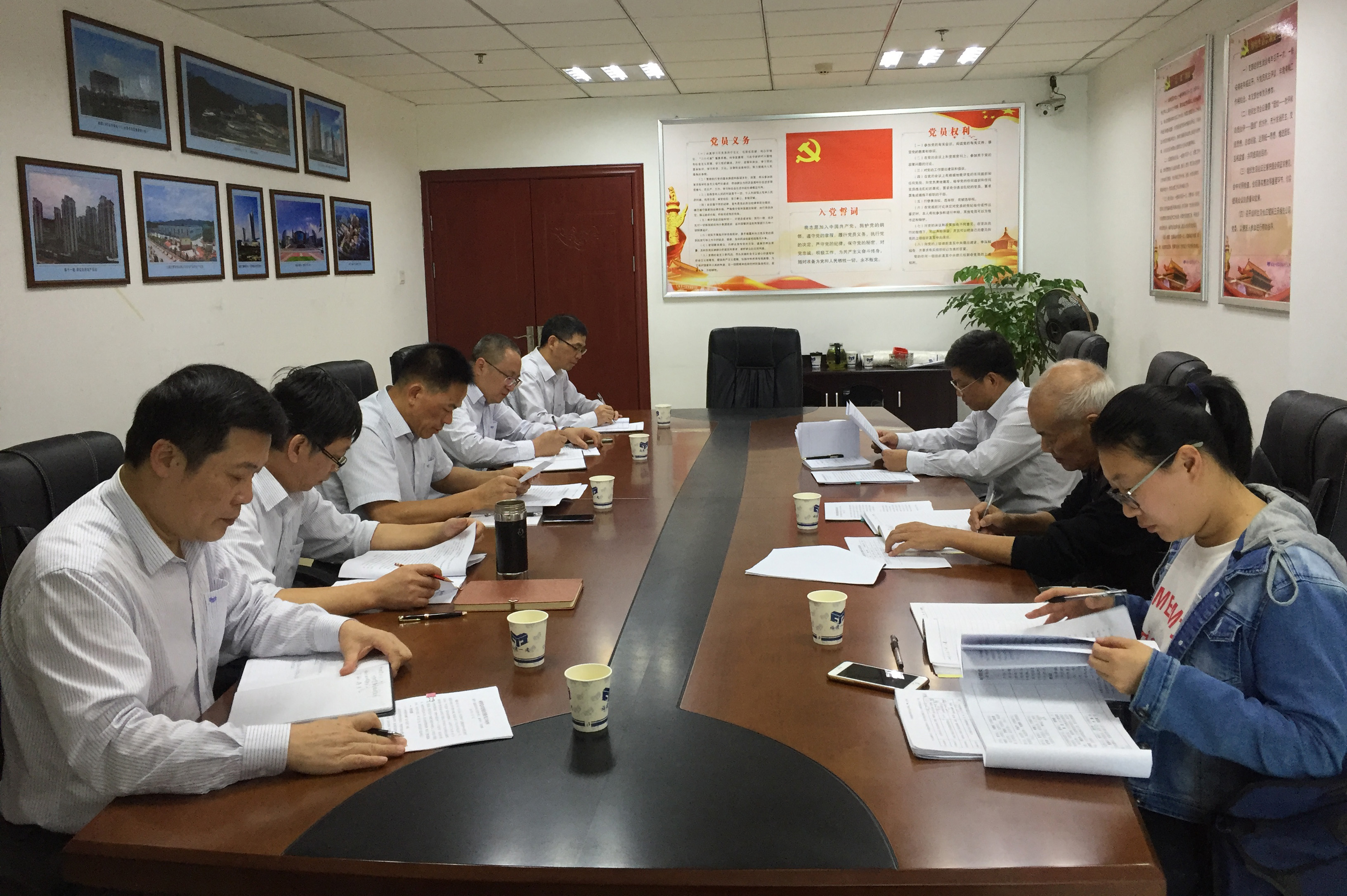 集团党委召开对照党章党规找差距专题会议.jpg 集团党委召开对照党章党规找差距专题会议.jpg