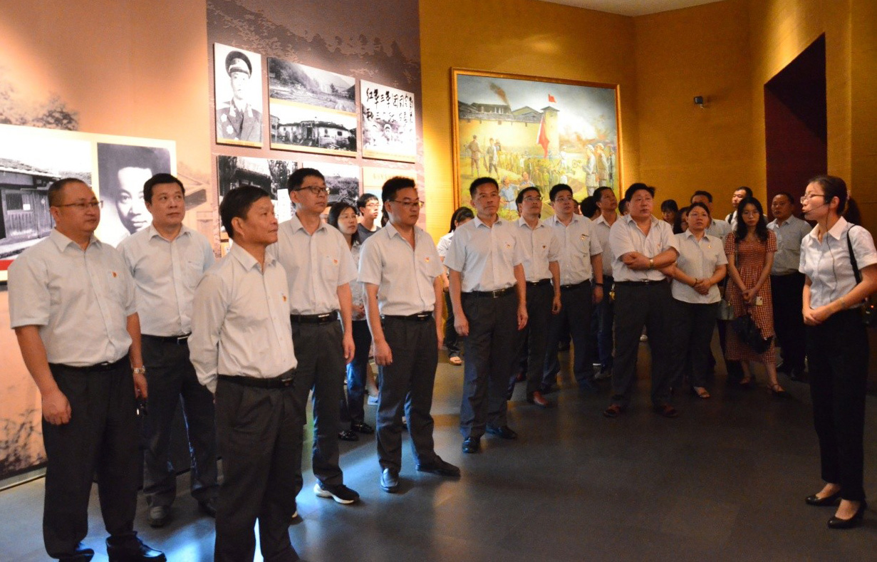 主题教育集中学习研讨6.jpg 主题教育集中学习研讨6.jpg