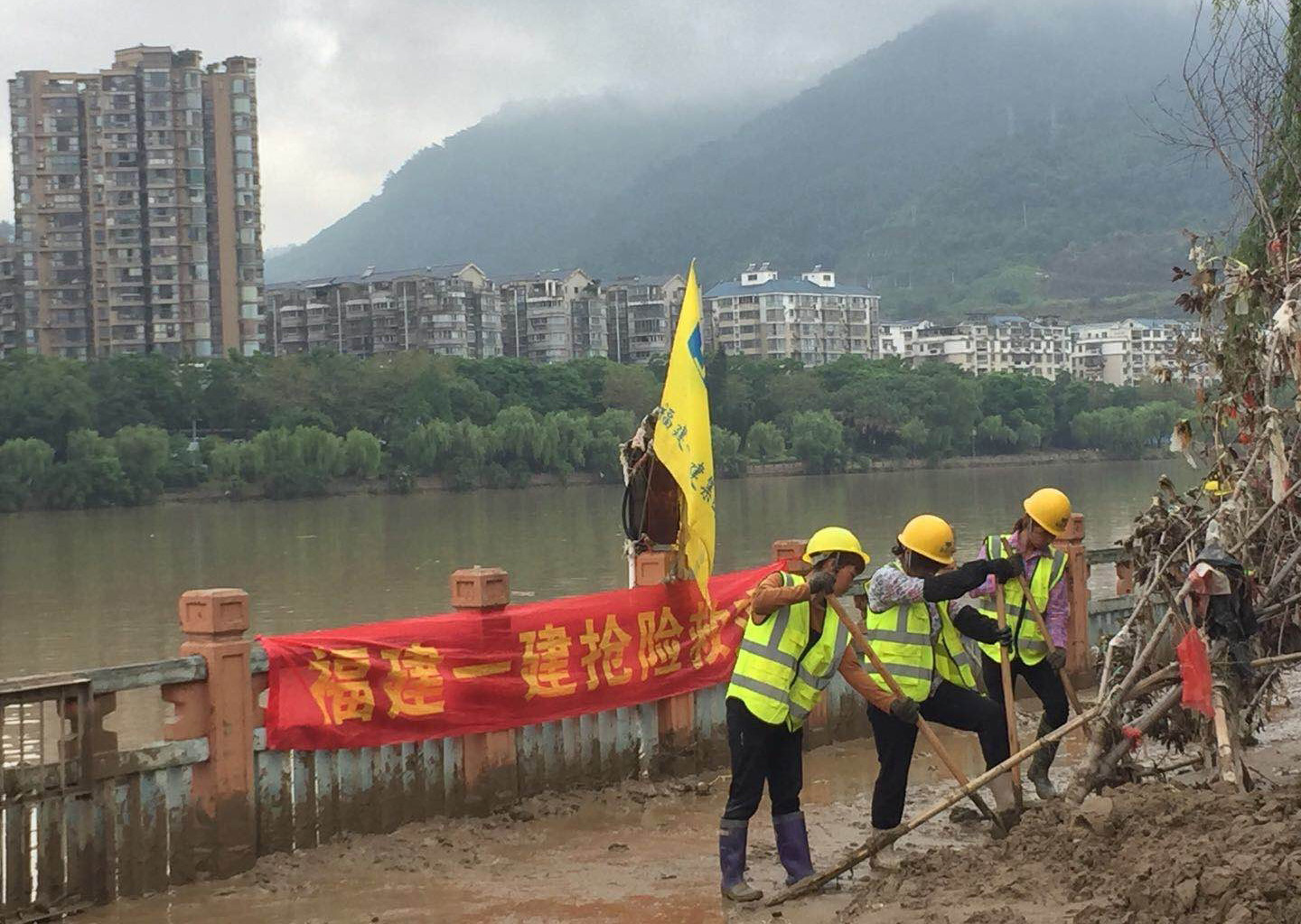 险情未解除1.jpg 险情未解除1.jpg